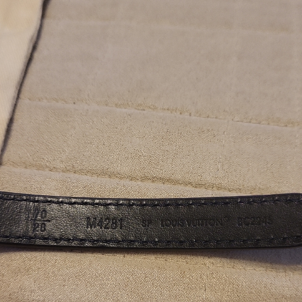 Louis Vuitton Slim Black Leather 70 cm Belt with Gold Fleur Charm  15 mm - Picture 3 of 6